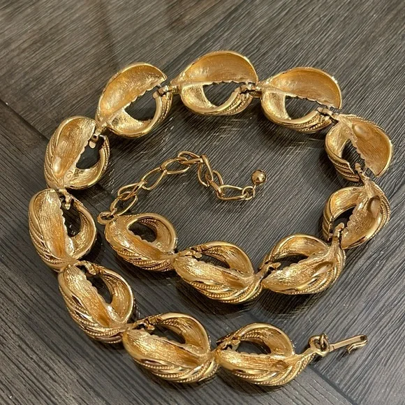 Vintage TRAFARI Large Twisted Chain Link Necklace, Runway, Gold-tone